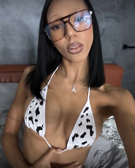 Nahá fotka uniklých OnlyFans od Aalishass Alishakone