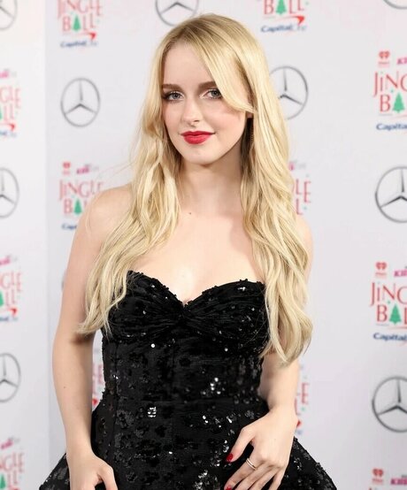 Foto nua vazada do OnlyFans de Mckenna Grace
