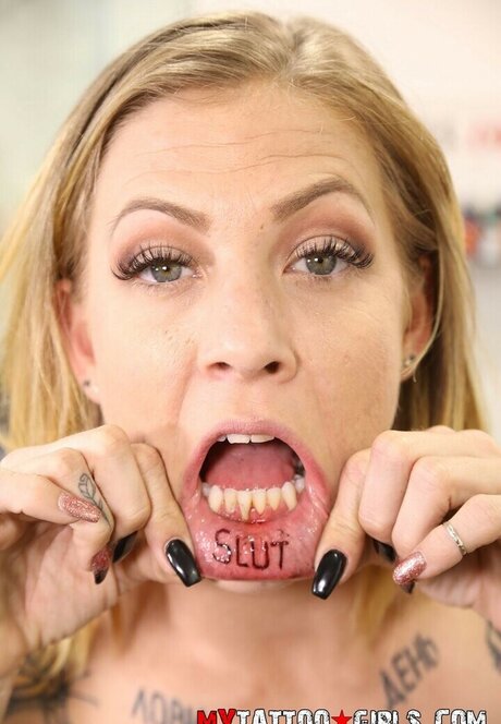 Leah Luv