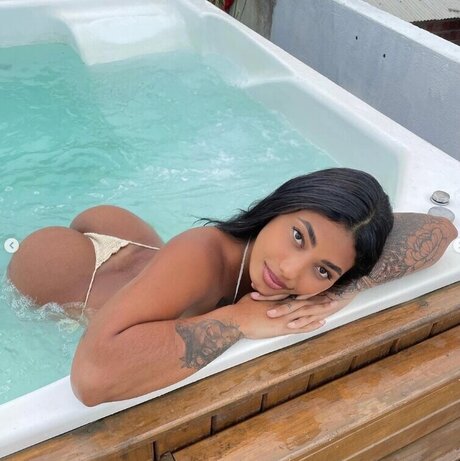 Thayna Telles