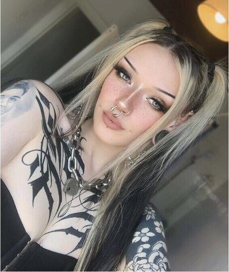 Naken lekkede OnlyFans-bilde av Em Bearshaw