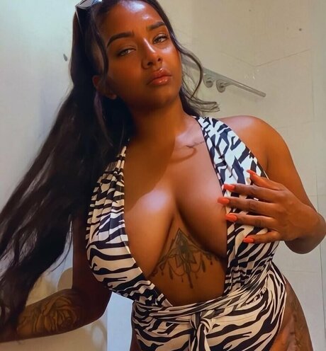 Naken lekkede OnlyFans-bilde av Justluxxxx