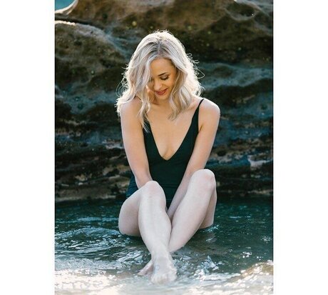 Naken läckt OnlyFans-bild av Raechelle Banno