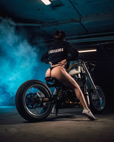 Nahá fotka uniklých OnlyFans od Laurakiirasi