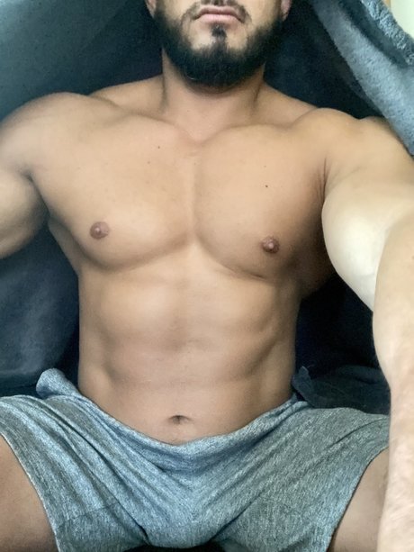 Naken lekkede OnlyFans-bilde av Latinmuscles