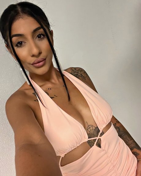 Naken lekkede OnlyFans-bilde av Larisa