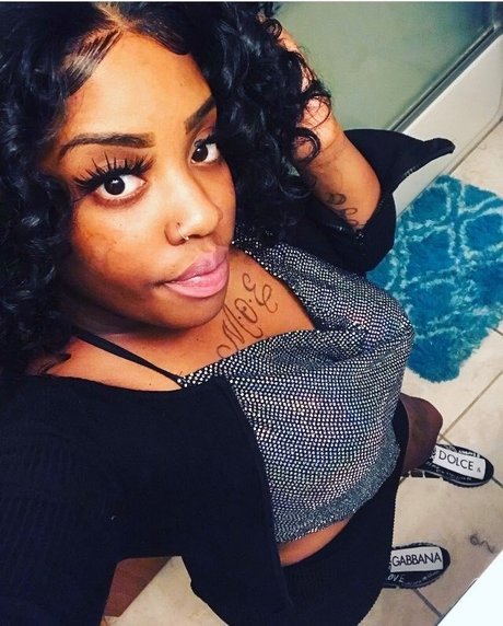 Naken lekkede OnlyFans-bilde av Juicy