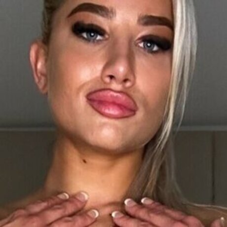 Naken läckt OnlyFans-bild av Fitness Blonde