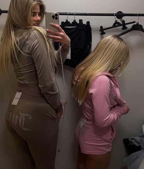 Naken lekkede OnlyFans-bilde av Larissa Neumann