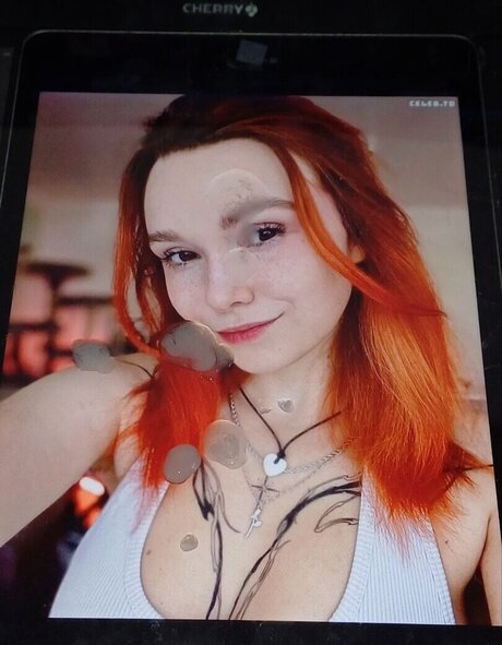 Foto di nudo di fuga di OnlyFans di Cum Tributes