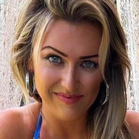 Naken lekkede OnlyFans-bilde av Mirina