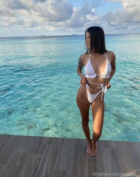 Eva_oopsy