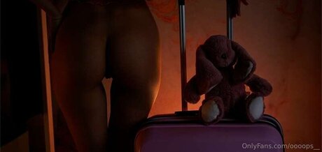Eva_oopsy