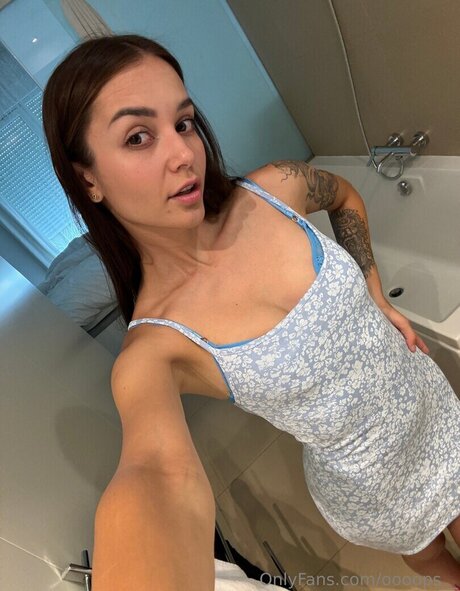 Eva_oopsy