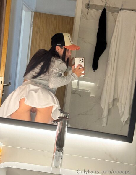 Eva_oopsy