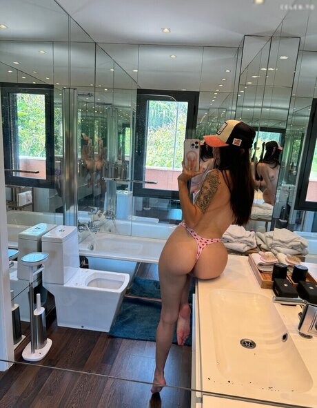 Eva_oopsy