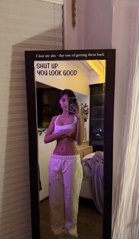 Naken lekkede OnlyFans-bilde av Liane Polt