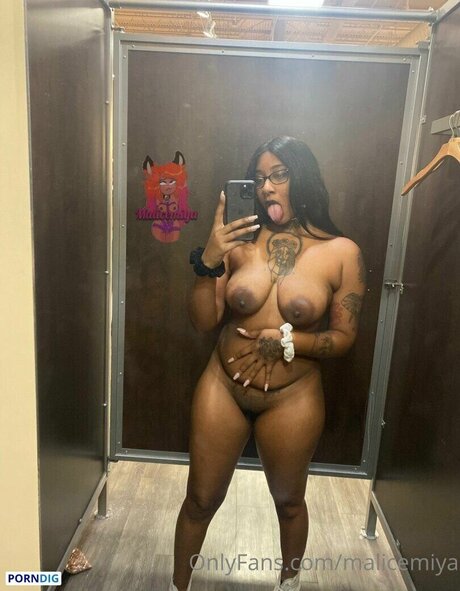 Alasti lekkinud OnlyFans-i pilt Malice Miya