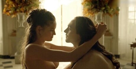 Naken lekkede OnlyFans-bilde av Versailles Fernsehserie