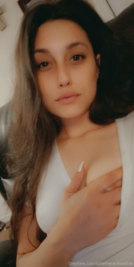 Nahá fotka uniklých OnlyFans od Tastetherainbowfree