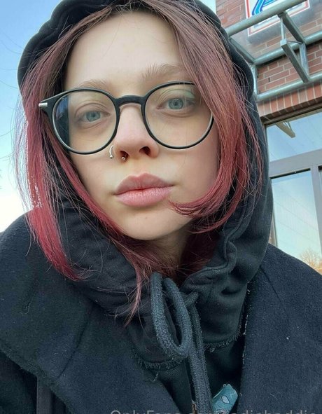 Naakte gelekte OnlyFans-foto van Jadiebaddie