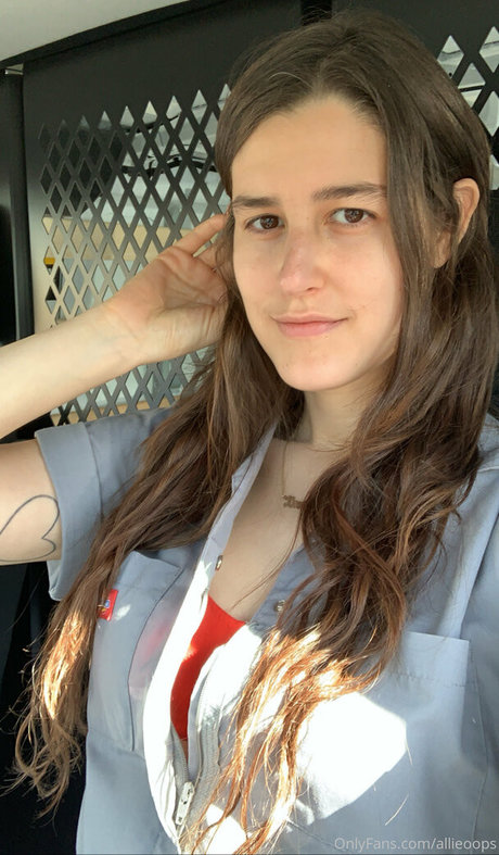 Allieoops OnlyFans