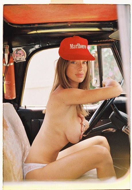 Amanda Tutschek OnlyFansリークヌード写真