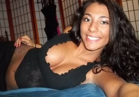 Ava Glam Model