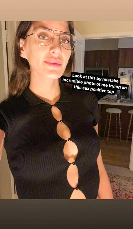 Foto di nudo di fuga di OnlyFans di Ariana Basseri