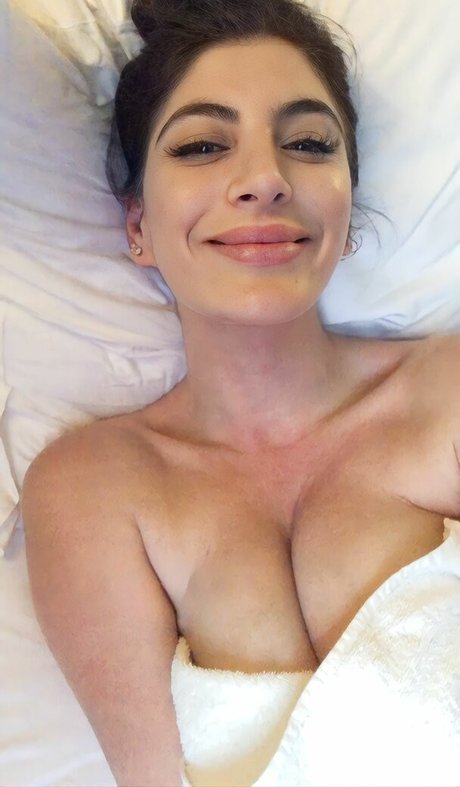 Foto di nudo di fuga di OnlyFans di Ariana Basseri