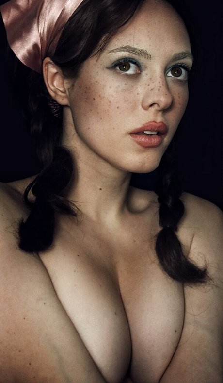 Kirsten Ria
