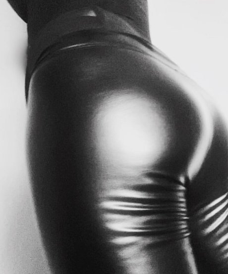 Naakte gelekte OnlyFans-foto van Darnell Ashbury