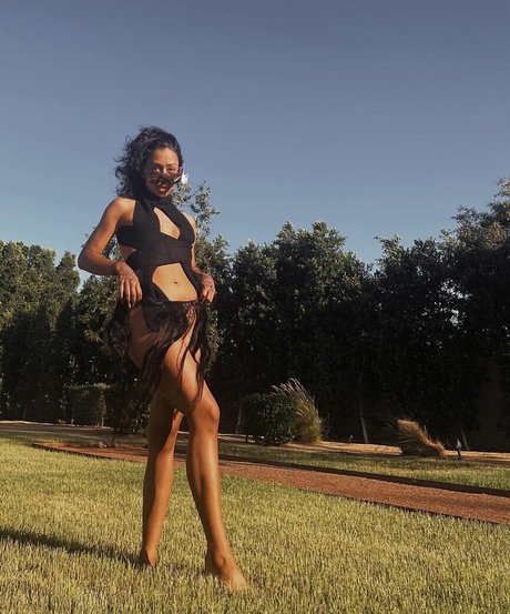 Naken lekkede OnlyFans-bilde av Liza Koshy