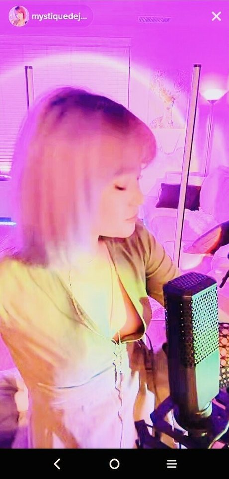 Foto nua vazada do OnlyFans de Mystiquede