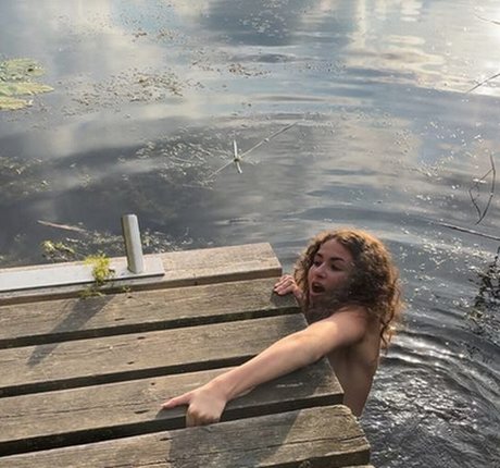 Naken läckt OnlyFans-bild av Girlsmag