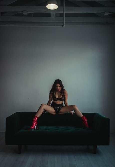 Naken läckt OnlyFans-bild av Miaandlola