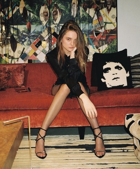 Naken lekkede OnlyFans-bilde av Charlotte Lawrence
