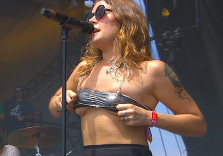 Alasti lekkinud OnlyFans-i pilt Tove Lo