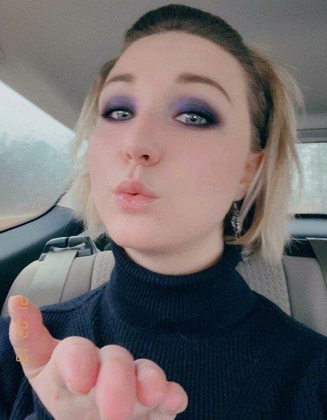 Nacktes geleaktes OnlyFans-Foto von Honeythorne