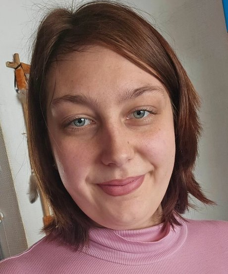 Foto di nudo di fuga di OnlyFans di Bustyolive