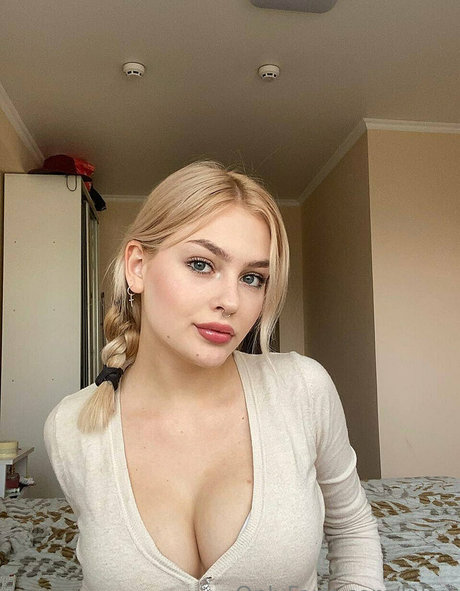 Nahá fotka uniklých OnlyFans od Lilaxshy