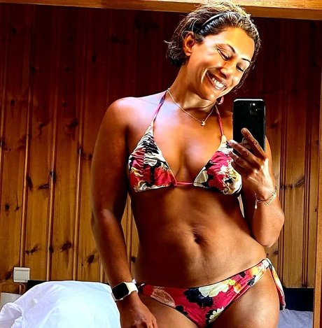 Saira Khan OnlyFans 유출 누드 사진