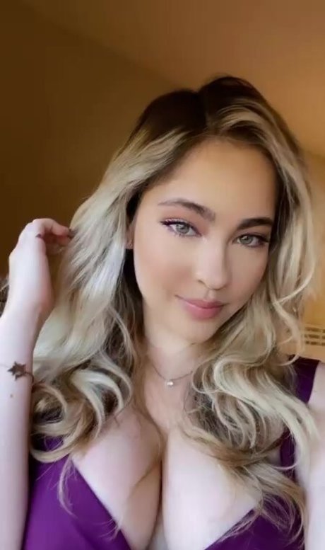 Naken lekkede OnlyFans-bilde av Hilenna