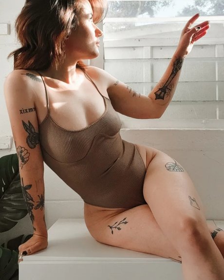 Naken lekkede OnlyFans-bilde av L