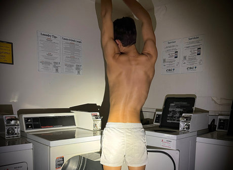 Naken lekkede OnlyFans-bilde av Lee King