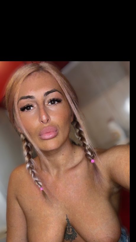 Naken lekkede OnlyFans-bilde av Lavi Lally Vip