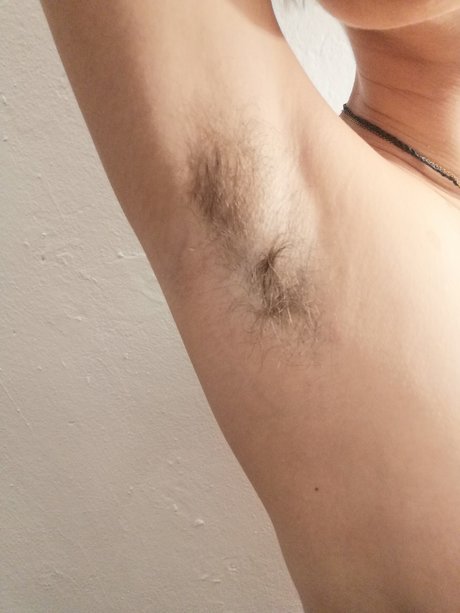 Naken lekkede OnlyFans-bilde av Laura Nora