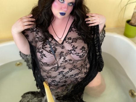 Naken läckt OnlyFans-bild av Lilano Ads 