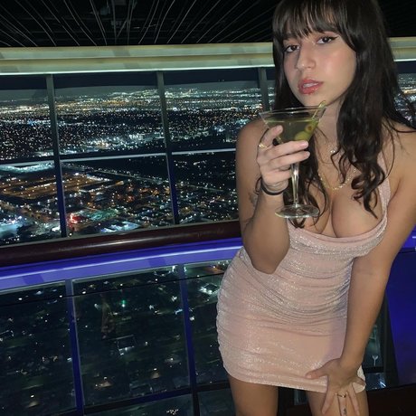 Naken läckt OnlyFans-bild av Lola Yung