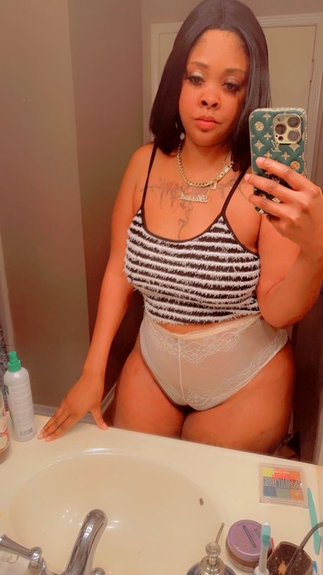 Naken läckt OnlyFans-bild av Lola Fetishes
